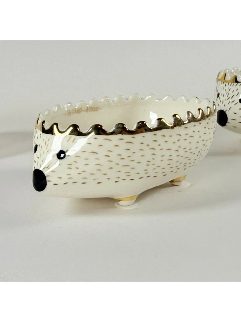 Signature Hedgehog Shaped Nested Bowls 4 Pieces Measuring Cups White Gold
